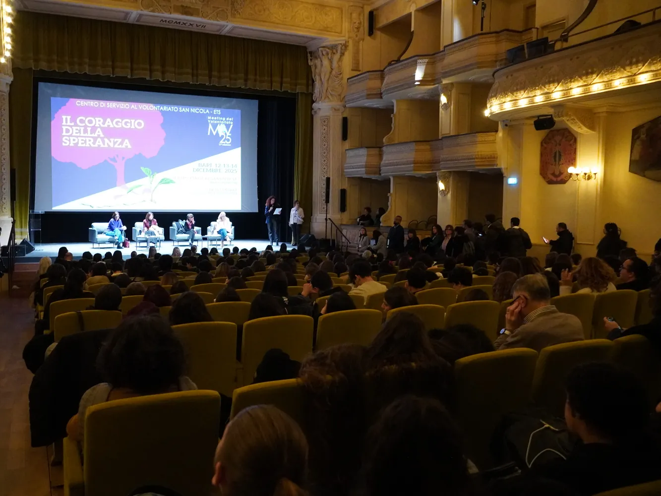 Foto dell’inaugurazione del Meeting del Volontariato 2025 "Il Coraggio della Speranza" 12 Dicembre 2025 ore 9:30 pubblico Kursaal Santalucia